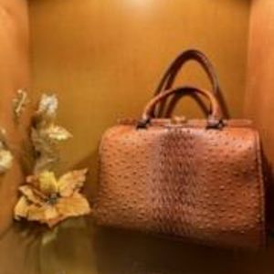 Stylish Croco Pattern Structured Doctor Style Bag with Faux Diamond latch